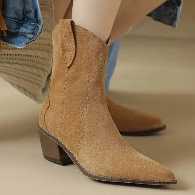 Classic Chelsea Boots -NYC Chic 🗽Step into NYC style with these classic Chelsea boots! Perfect for adding a touch of urban chic to any outfit. 🖤👢SHOP ALL I WANTShop All I WantClassic Chelsea Boots