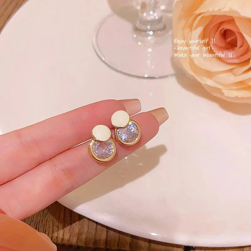 French Gold Pearl Earrings ๐ธ #KoreanFashionIntroducing our French Gold Pearl Earrings โ a harmonious blend of French sophistication and Korean fashion finesse. These earrings transcend cultural boundaries, ofSHOP ALL I WANTShop All I WantFrench Gold Pearl Earrings