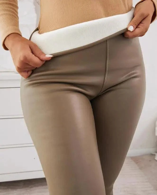 Fleece-Lined High Waist Leggings 🔥Introducing our Fleece Lined Thermal High Waist Leggings – where cozy warmth meets stylish comfort for those chilly days. ❄️👖
👖 High Waist Comfort: Embrace the snuSHOP ALL I WANTShop All I WantFleece-Lined High Waist Leggings