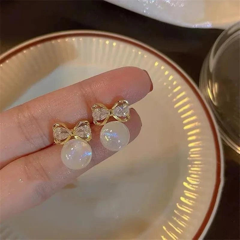 French Gold Pearl Earrings ๐ธ #KoreanFashionIntroducing our French Gold Pearl Earrings โ a harmonious blend of French sophistication and Korean fashion finesse. These earrings transcend cultural boundaries, ofSHOP ALL I WANTShop All I WantFrench Gold Pearl Earrings