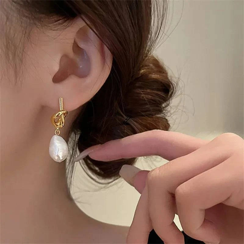 French Gold Pearl Earrings ๐ธ #KoreanFashionIntroducing our French Gold Pearl Earrings โ a harmonious blend of French sophistication and Korean fashion finesse. These earrings transcend cultural boundaries, ofSHOP ALL I WANTShop All I WantFrench Gold Pearl Earrings