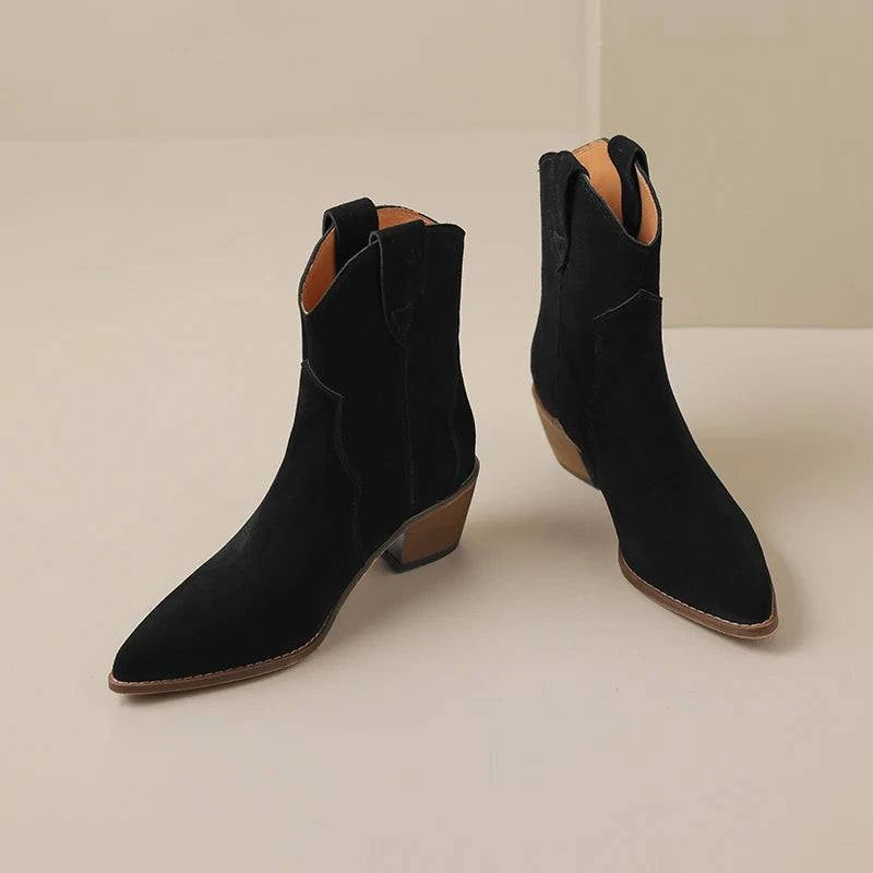 Classic Chelsea Boots -NYC Chic 🗽Step into NYC style with these classic Chelsea boots! Perfect for adding a touch of urban chic to any outfit. 🖤👢SHOP ALL I WANTShop All I WantClassic Chelsea Boots