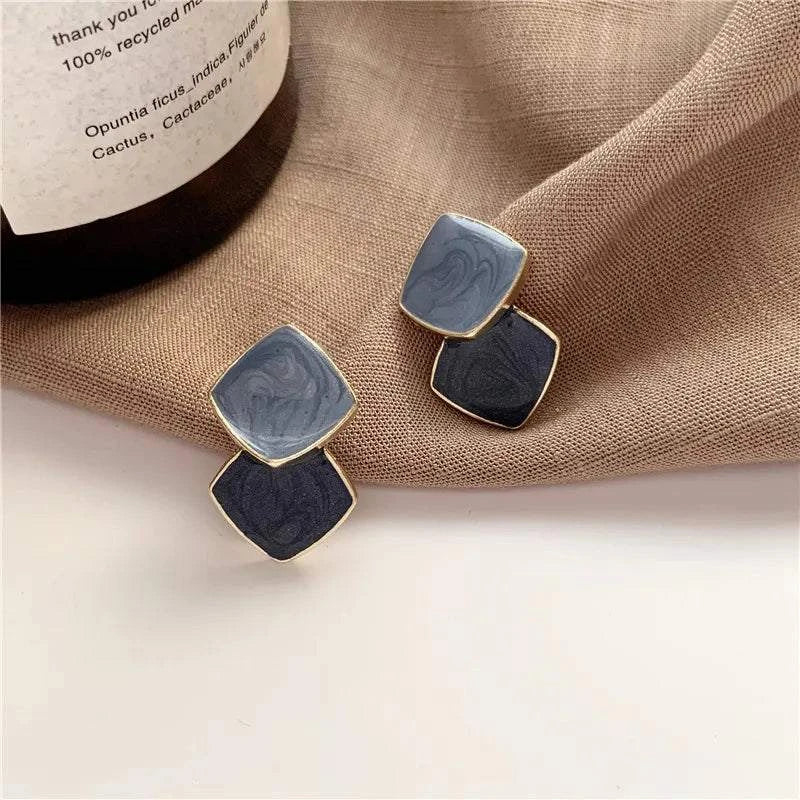 Retro Gold Circle Stud Earrings β¨π #KoreanFashionElevate your elegance with our Retro Gold Circle Stud Earrings β a timeless blend of sophistication and #KoreanFashion. These earrings are a graceful addition to youSHOP ALL I WANTShop All I WantRetro Gold Circle Stud Earrings