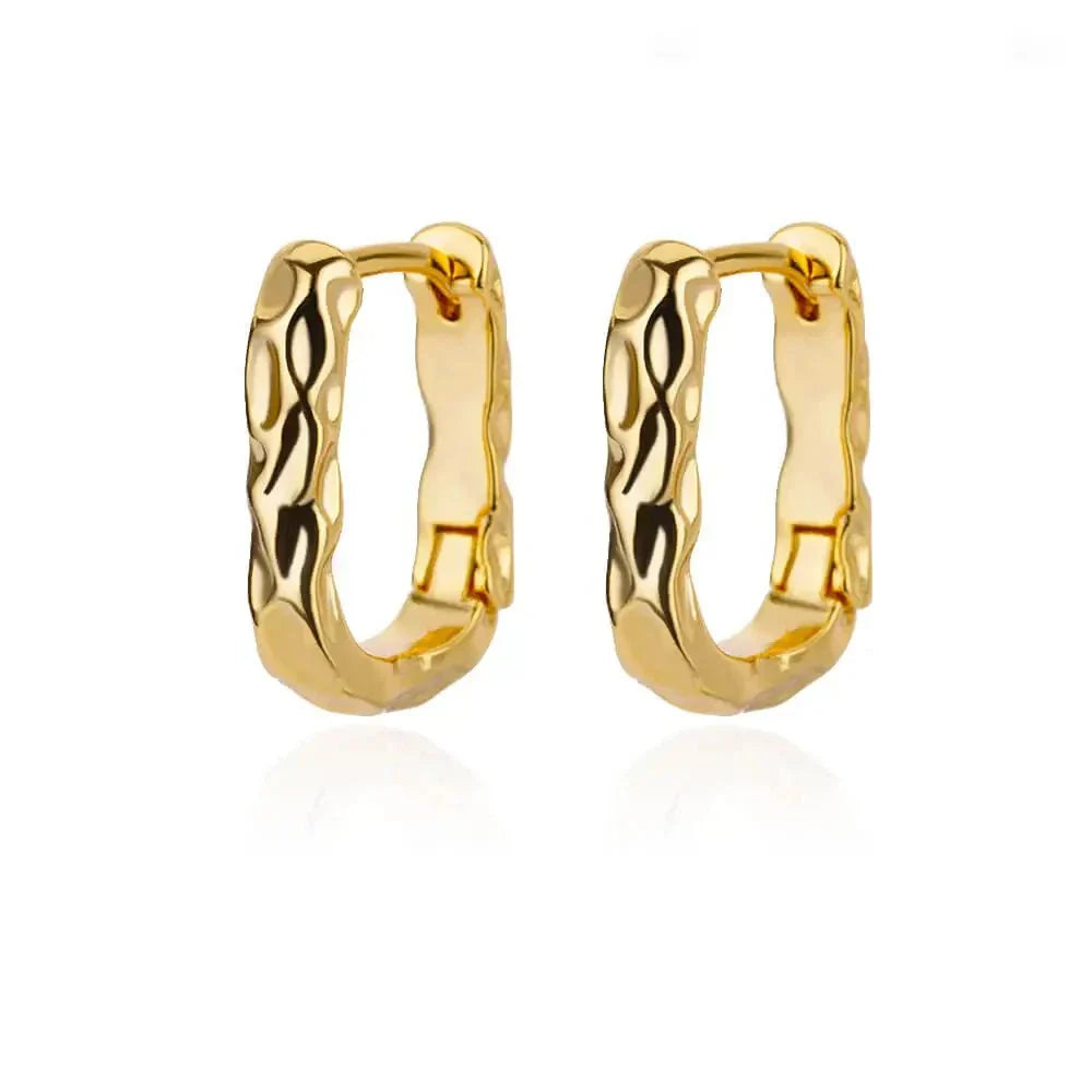 Shop All I WantU-Shaped Square Hoop Earrings 🔲💫 #AestheticJewelryIntroducing our U-Shaped Square Hoop Earrings – a bold and modern addition to your jewelry collection that seamlessly blends the classic hoop design with a contemporSHOP ALL I WANTShop All I WantSquare Shaped Earrings