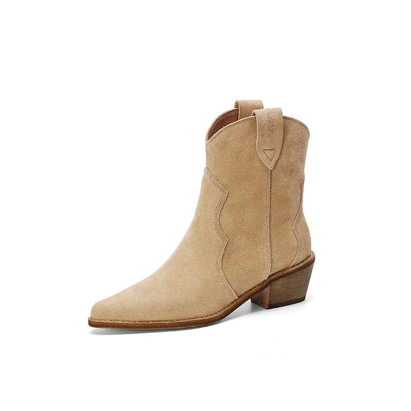 Classic Chelsea Boots -NYC Chic 🗽Step into NYC style with these classic Chelsea boots! Perfect for adding a touch of urban chic to any outfit. 🖤👢SHOP ALL I WANTShop All I WantClassic Chelsea Boots
