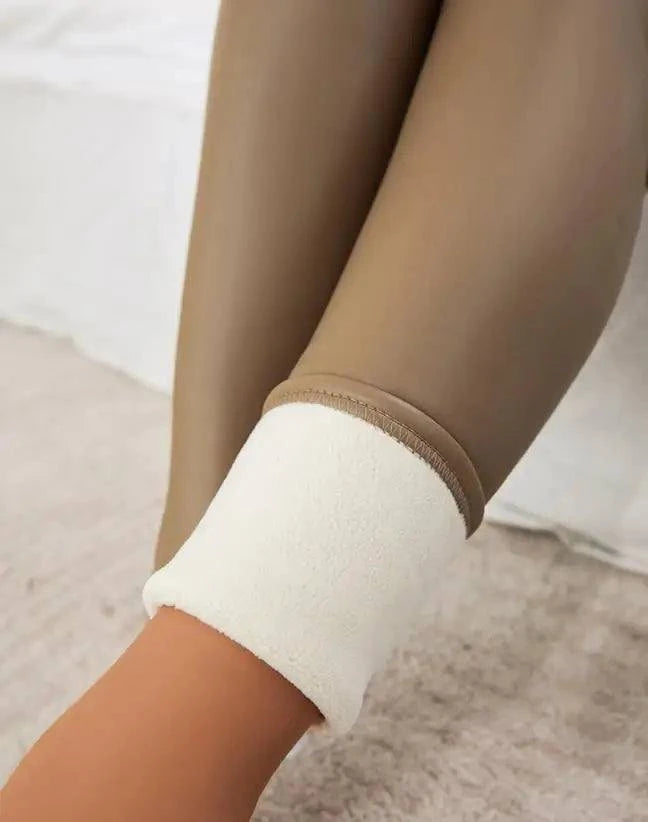 Fleece-Lined High Waist Leggings 🔥Introducing our Fleece Lined Thermal High Waist Leggings – where cozy warmth meets stylish comfort for those chilly days. ❄️👖
👖 High Waist Comfort: Embrace the snuSHOP ALL I WANTShop All I WantFleece-Lined High Waist Leggings