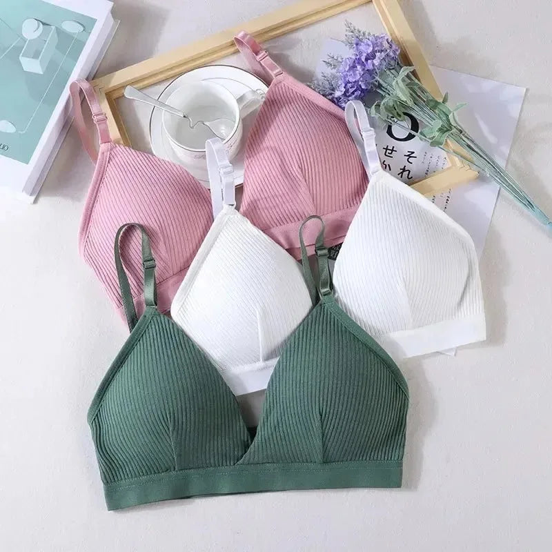 Women’s Triangle Cup Yoga Sports Bra: Breathable & Adjustable! 🧘‍♀️✨